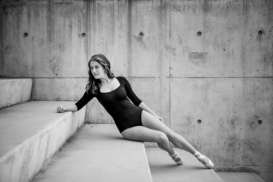 Photo La Vie Sarah Whittaker senior photographer photography family DFW Dallas Fort Worth downtown dancer ballet ballerina pointe sundance square-6.JPG