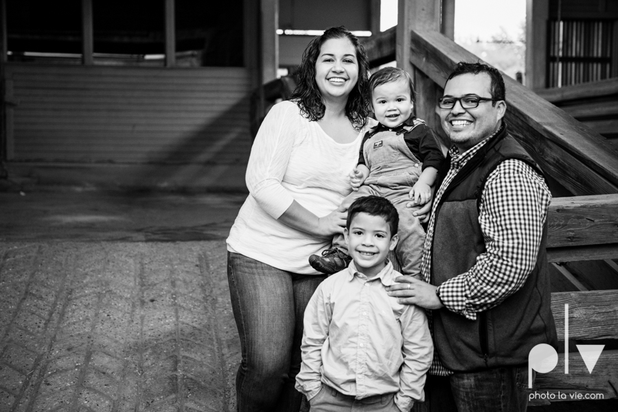 Mini session family photography stockyards fort worth texas station brothers children boys fall Photo La Vie-3.JPG