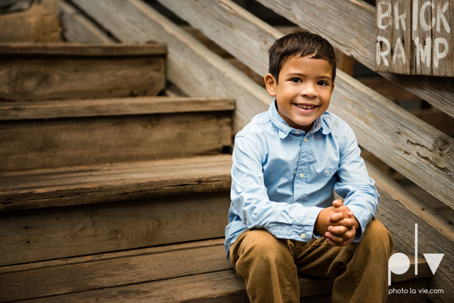 Mini session family photography stockyards fort worth texas station brothers children boys fall Photo La Vie-1.JPG