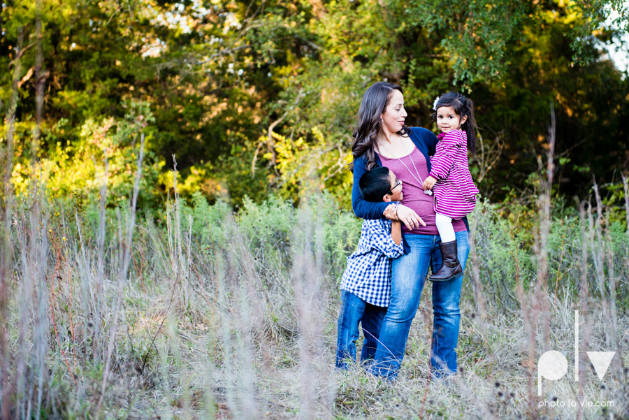 Family mini session Mansfield Oliver Nature Park Texas fall outdoors children siblings small young mom Sarah Whittaker Photo La Vie-8.JPG