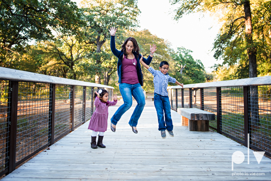 Family mini session Mansfield Oliver Nature Park Texas fall outdoors children siblings small young mom Sarah Whittaker Photo La Vie-2.JPG