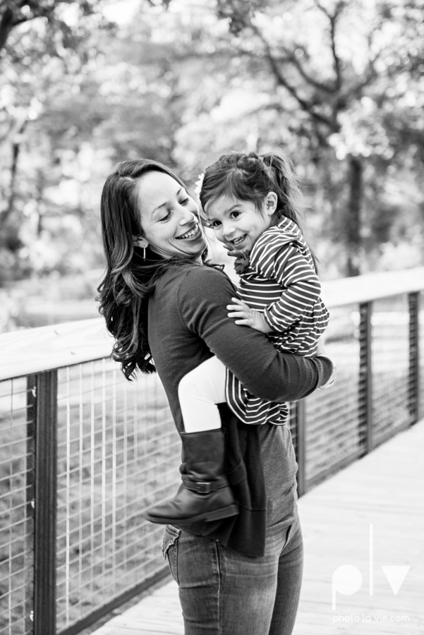 Family mini session Mansfield Oliver Nature Park Texas fall outdoors children siblings small young mom Sarah Whittaker Photo La Vie-3.JPG