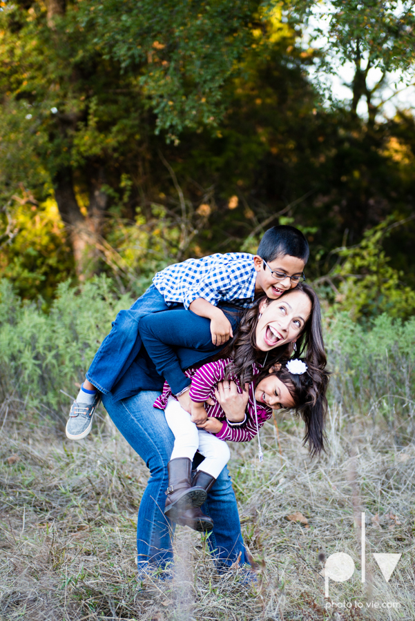 Family mini session Mansfield Oliver Nature Park Texas fall outdoors children siblings small young mom Sarah Whittaker Photo La Vie-9.JPG