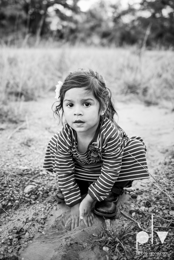 Family mini session Mansfield Oliver Nature Park Texas fall outdoors children siblings small young mom Sarah Whittaker Photo La Vie-11.JPG