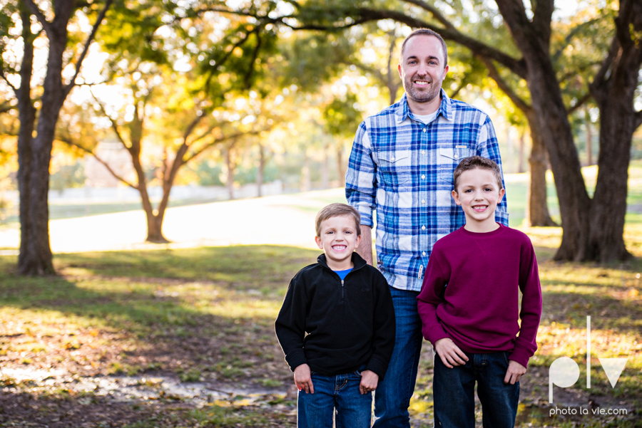 Family mini session Mansfield Oliver Nature Park Texas fall outdoors children siblings small young mom Sarah Whittaker Photo La Vie-2.JPG