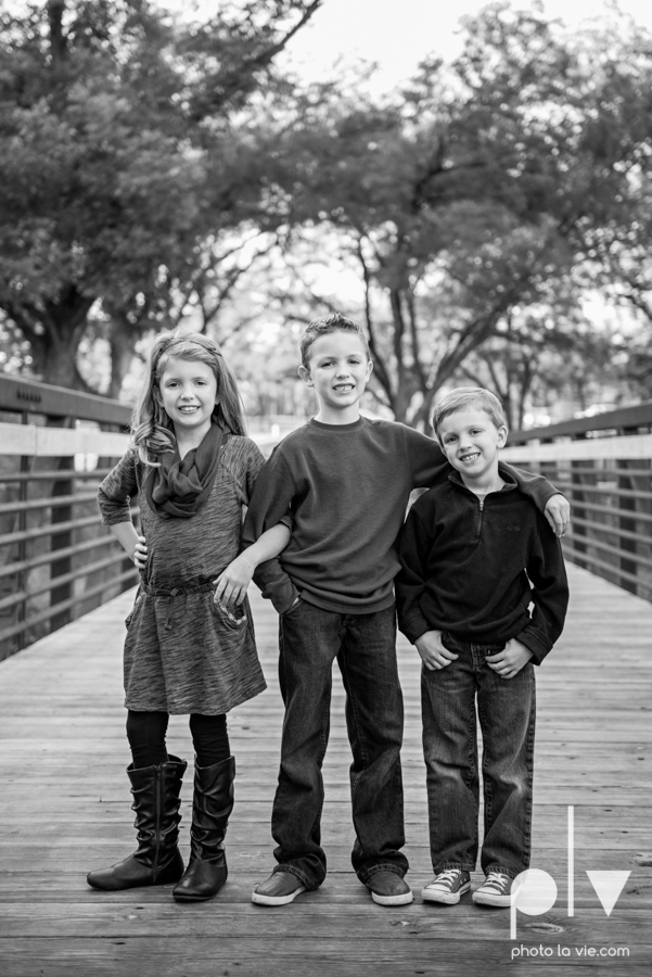 Family mini session Mansfield Oliver Nature Park Texas fall outdoors children siblings small young mom Sarah Whittaker Photo La Vie-4.JPG