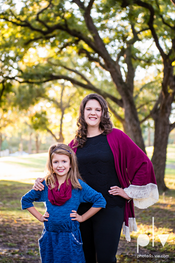 Family mini session Mansfield Oliver Nature Park Texas fall outdoors children siblings small young mom Sarah Whittaker Photo La Vie-3.JPG