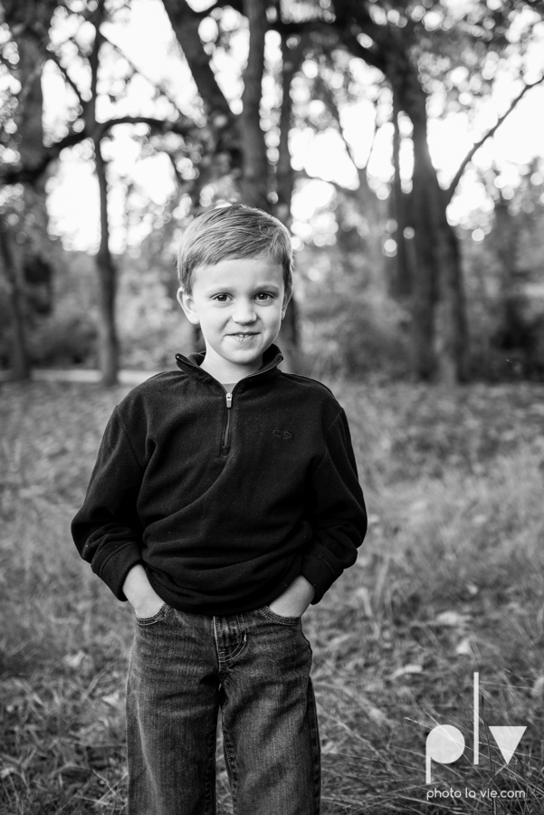 Family mini session Mansfield Oliver Nature Park Texas fall outdoors children siblings small young mom Sarah Whittaker Photo La Vie-7.JPG
