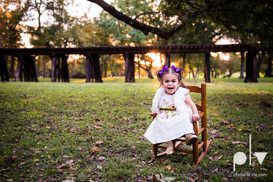 family session fort worth downtown trinity park fall group children siblings large Sarah Whittaker Photo La Vie-9.JPG