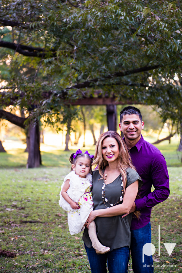 family session fort worth downtown trinity park fall group children siblings large Sarah Whittaker Photo La Vie-2.JPG