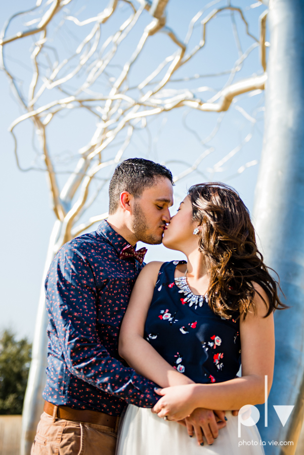 Mabel Hector engagement session Fort Worth Texas The Modern Art Museum The Kimbell kahn ando piano hot pink couple engaged ring shot texture winter architecture modern Sarah Whittaker Photo La Vie-4.JPG