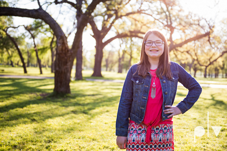 family portrait mini session fort worth ft Trinity park outdoors spring outfits girls boys colors children siblings sisters brothers sun sarah whittaker Photo La Vie-8.JPG