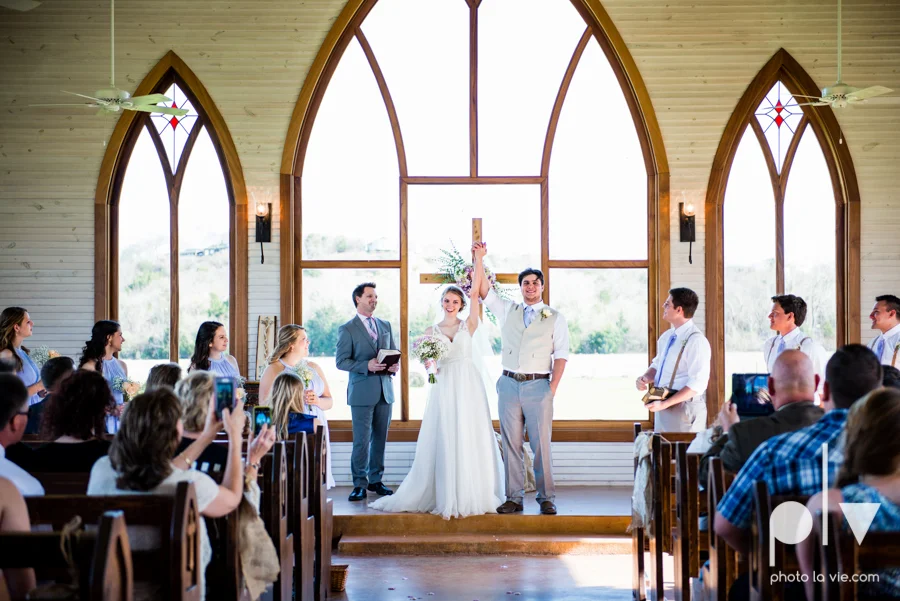 demi keith wedding married the brooks at weatherford texas dfw lace outdoor cow spring summer Sarah Whittaker Photo La Vie-53.JPG