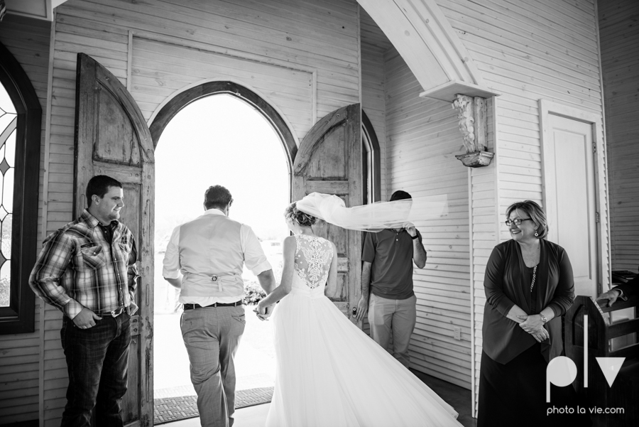 demi keith wedding married the brooks at weatherford texas dfw lace outdoor cow spring summer Sarah Whittaker Photo La Vie-55.JPG