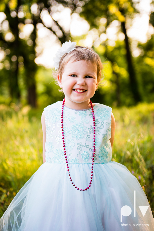 sisters girls children siblings mansfield texas park oliver nature spring mini session Sarah Whittaker Photo La Vie-1.JPG