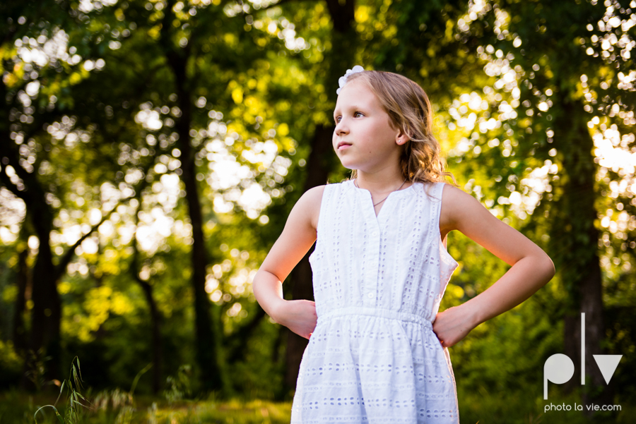 sisters girls children siblings mansfield texas park oliver nature spring mini session Sarah Whittaker Photo La Vie-4.JPG