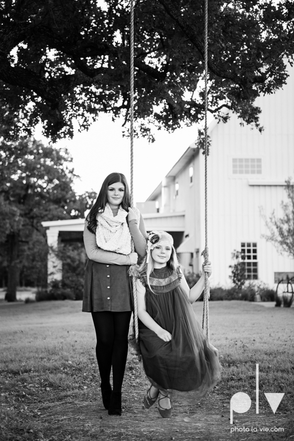 King sisters girls teens quinlan texas white sparrow barn outdoors holiday christmas session Sarah Whittaker Photo La Vie-8.JPG