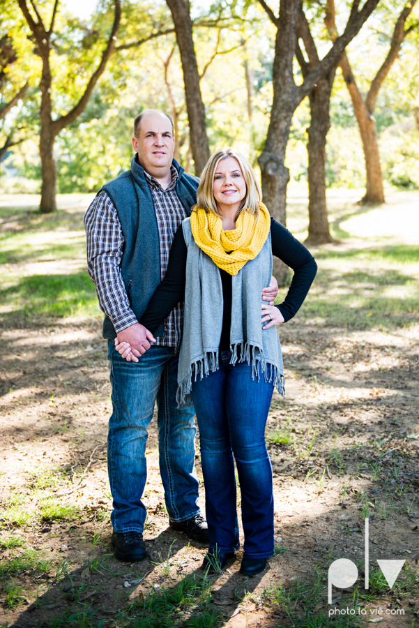 Turner family mini session mansfield texas oliver nature park fall winter christmas photos photographer children sibilings boy girl yellow blue Sarah Whittaker Photo La Vie-2.JPG