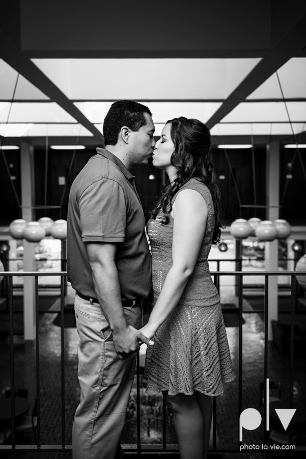 DFW engagement session Dallas hunt hill bridge pedestrian bridge University of Dallas couple DU summer Photo La Vie-2.JPG