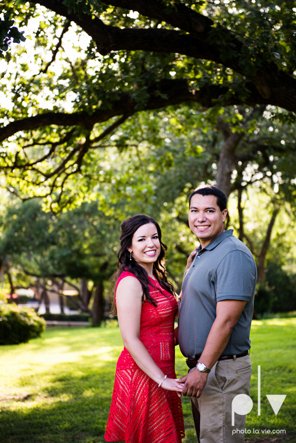 DFW engagement session Dallas hunt hill bridge pedestrian bridge University of Dallas couple DU summer Photo La Vie-9.JPG