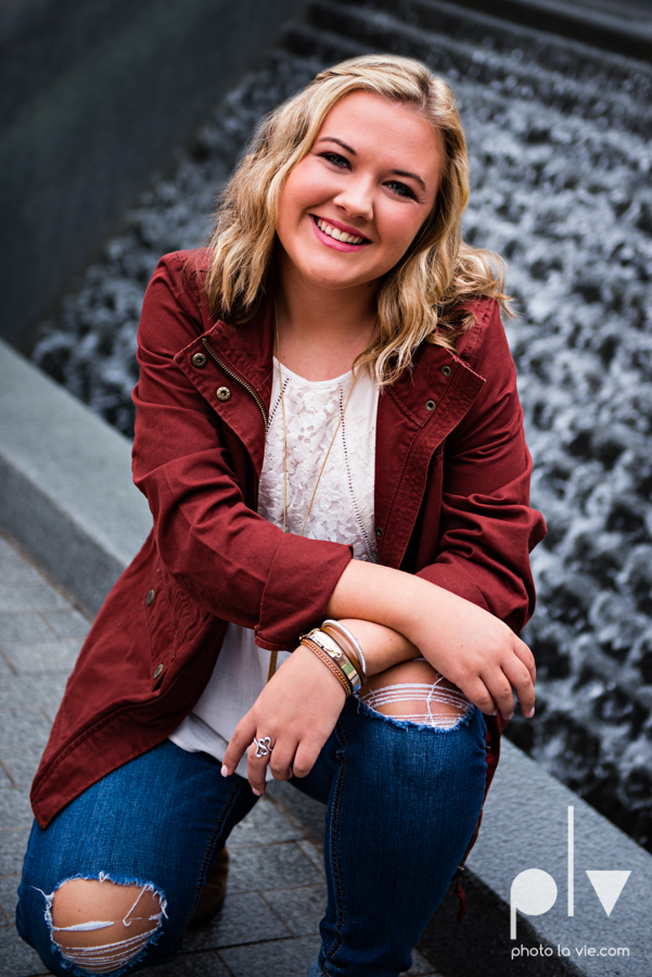 Senior session downtown fort worth water gardens DFW texas flute band urban skyrise sundance square philip johnson fall autumn Sarah Whittaker Photo La Vie-7.JPG