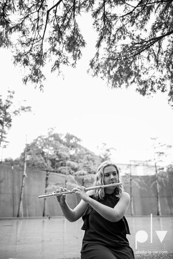 Senior session downtown fort worth water gardens DFW texas flute band urban skyrise sundance square philip johnson fall autumn Sarah Whittaker Photo La Vie-14.JPG