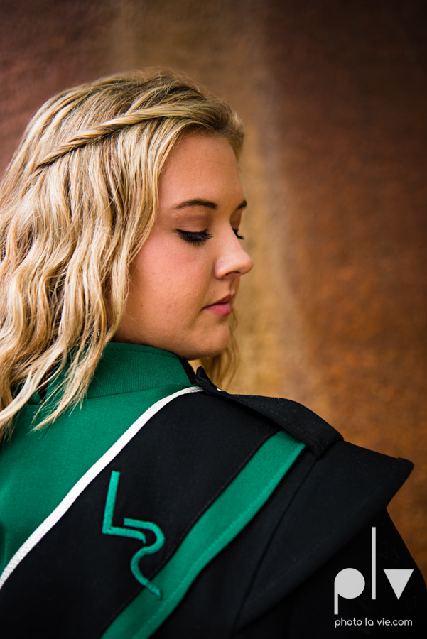 Senior session downtown fort worth water gardens DFW texas flute band urban skyrise sundance square philip johnson fall autumn Sarah Whittaker Photo La Vie-18.JPG