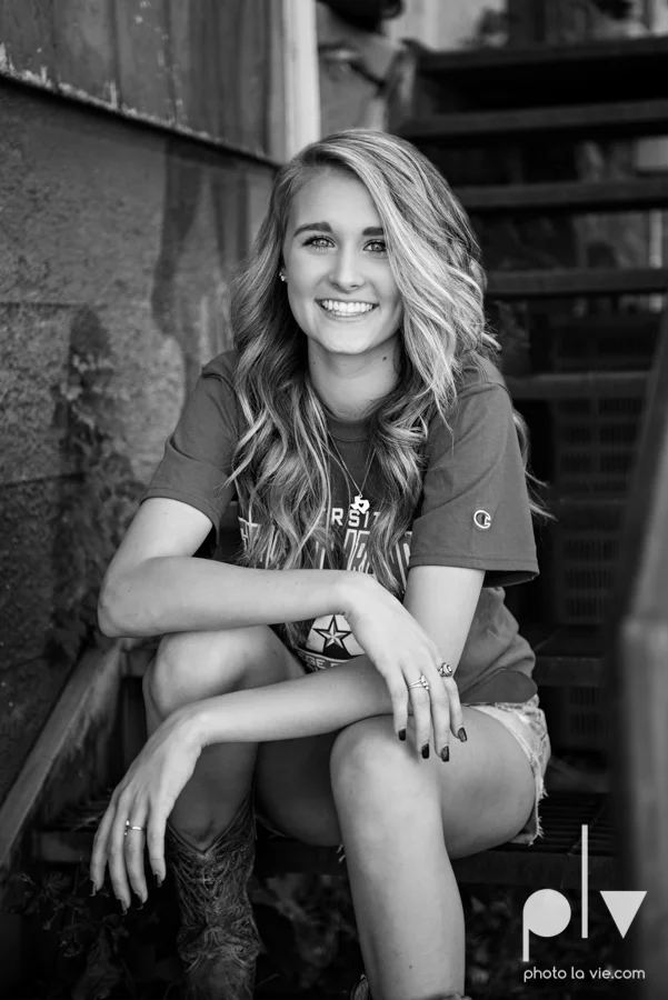 senior session fall golden hour high school back lit bridge boots downtown mansfield texas oliver nature park autumn summer vibes Sarah Whittaker Photo La Vie-3.JPG