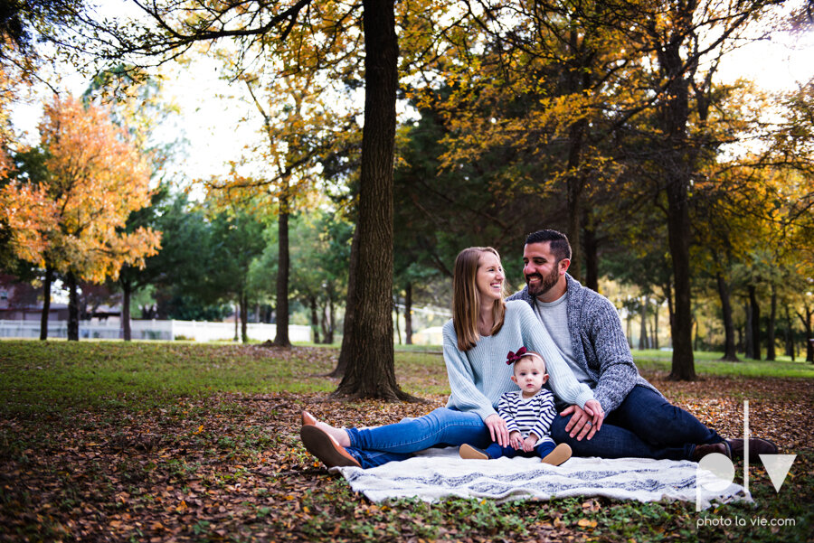 family session fall baby one year outdoors outside sweaters leaves park ennis texas photography sarah whittaker photo la vie-3.JPG
