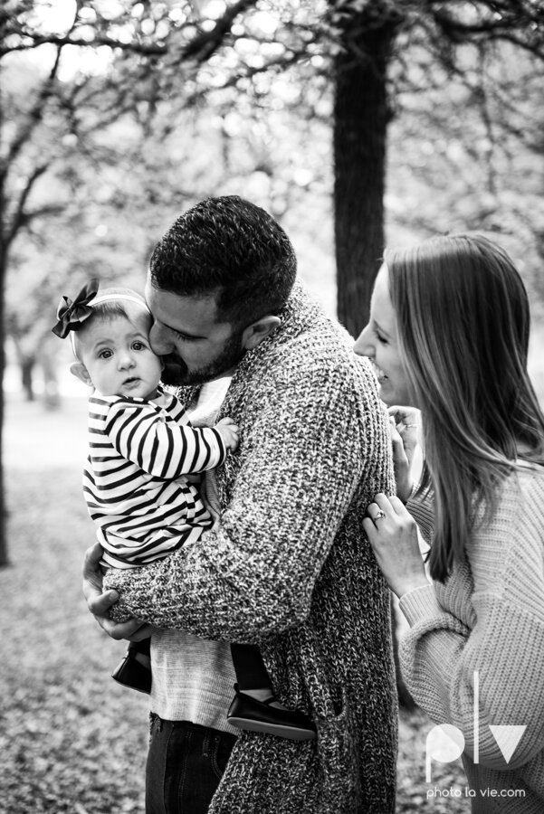 family session fall baby one year outdoors outside sweaters leaves park ennis texas photography sarah whittaker photo la vie-2.JPG