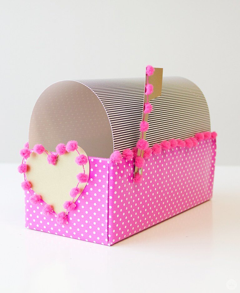 DIY-Valentine-Box-_-thinkmakeshareblog-2-1.jpg