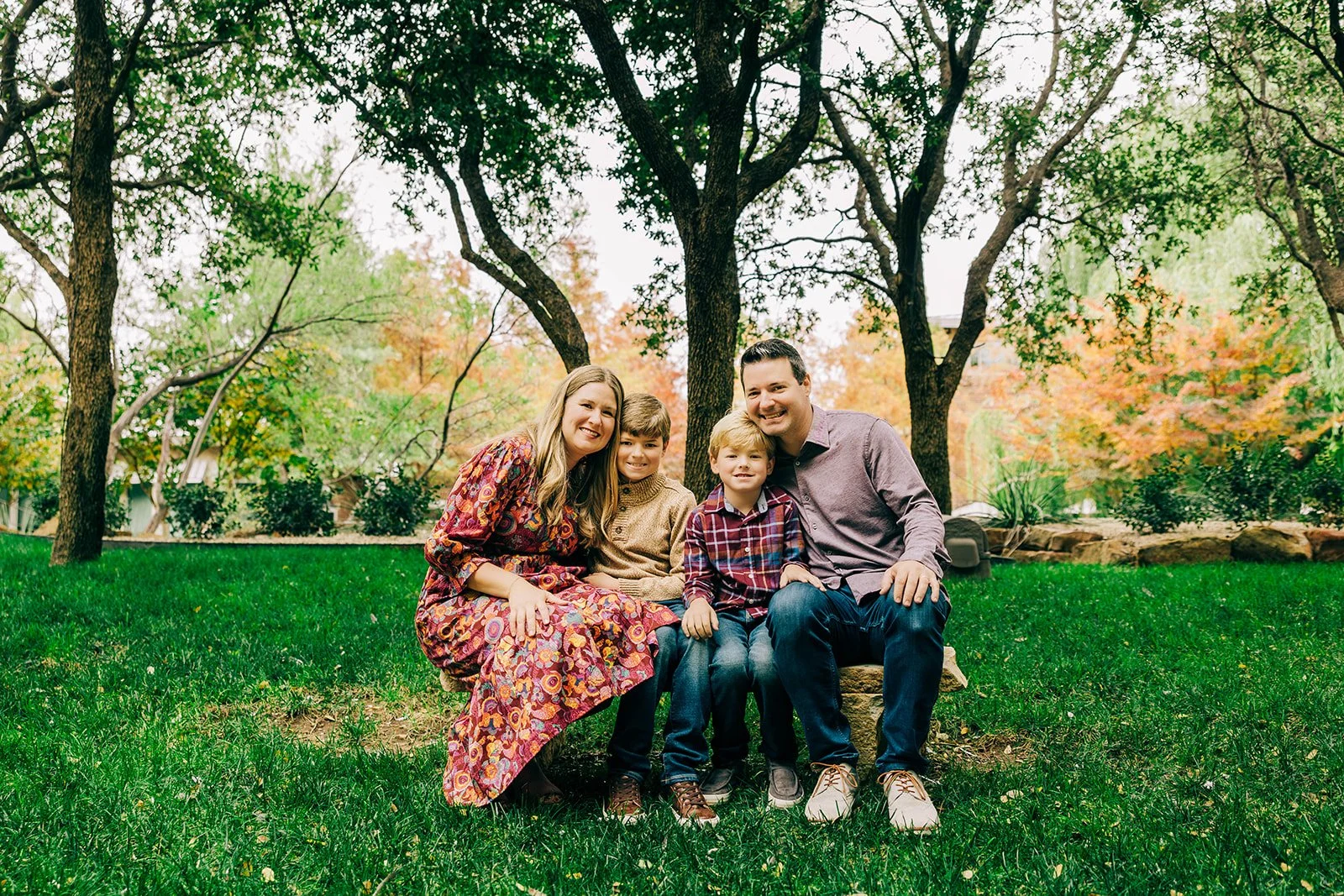 Fall Minis 2025 are here 🍂

These are always some of my favorite shoots of the year with the colors, the cozy vibes, and the sweet families I get to see.

Spots are limited and they go quickly, so be sure to book yours soon!

📅 See dates and book b