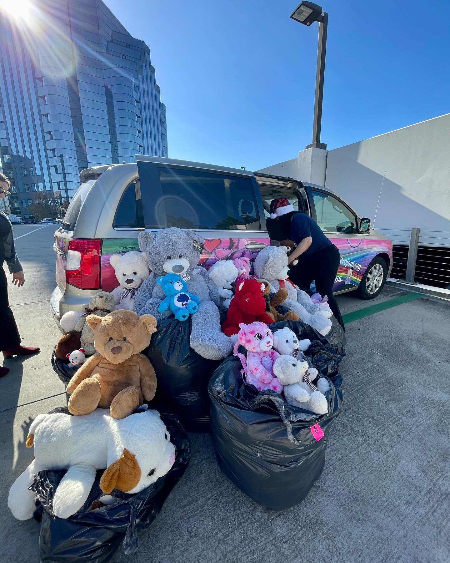 @the_teddy_ball making a Teddy Bear drop at @autismtree in time for the Winter Wonderland gifting event. 🧸🧸

Autism Tree exists to help the autism community live our best lives.

Founded in 2003, Autism Tree is a 501(c)(3) organization dedicated to