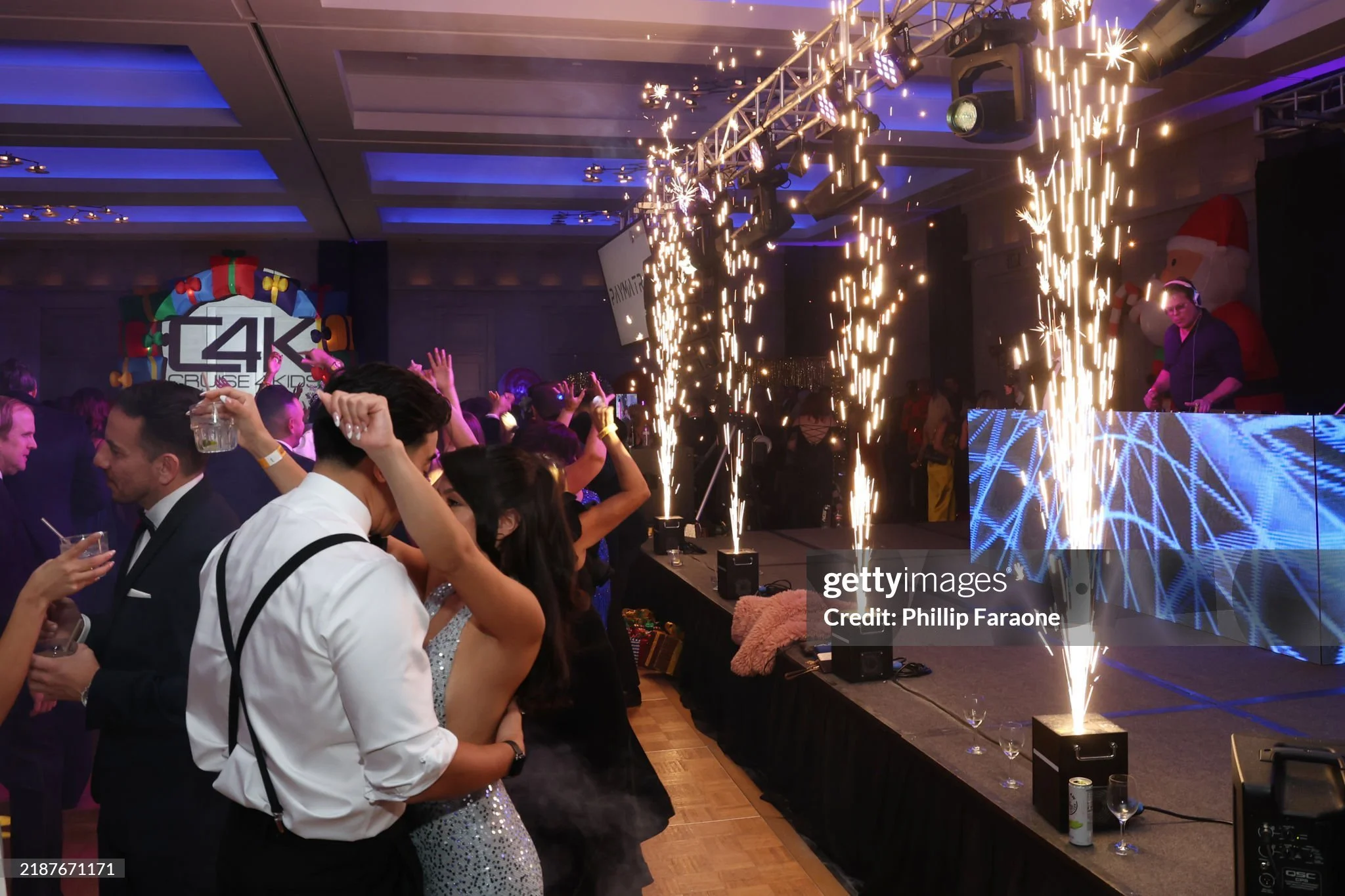 Getty Images Teddy Ball 2024 - Dance Floor Steve Castro.jpg