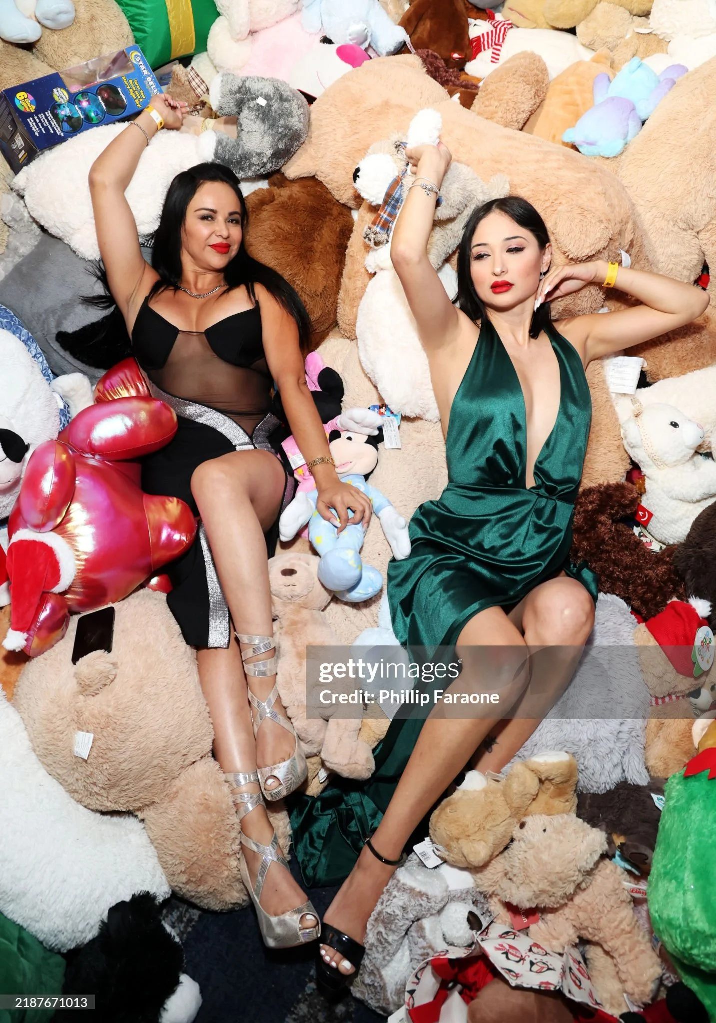 Getty Images Teddy Ball 2024 - Teddy Pit 2 Girls.jpg