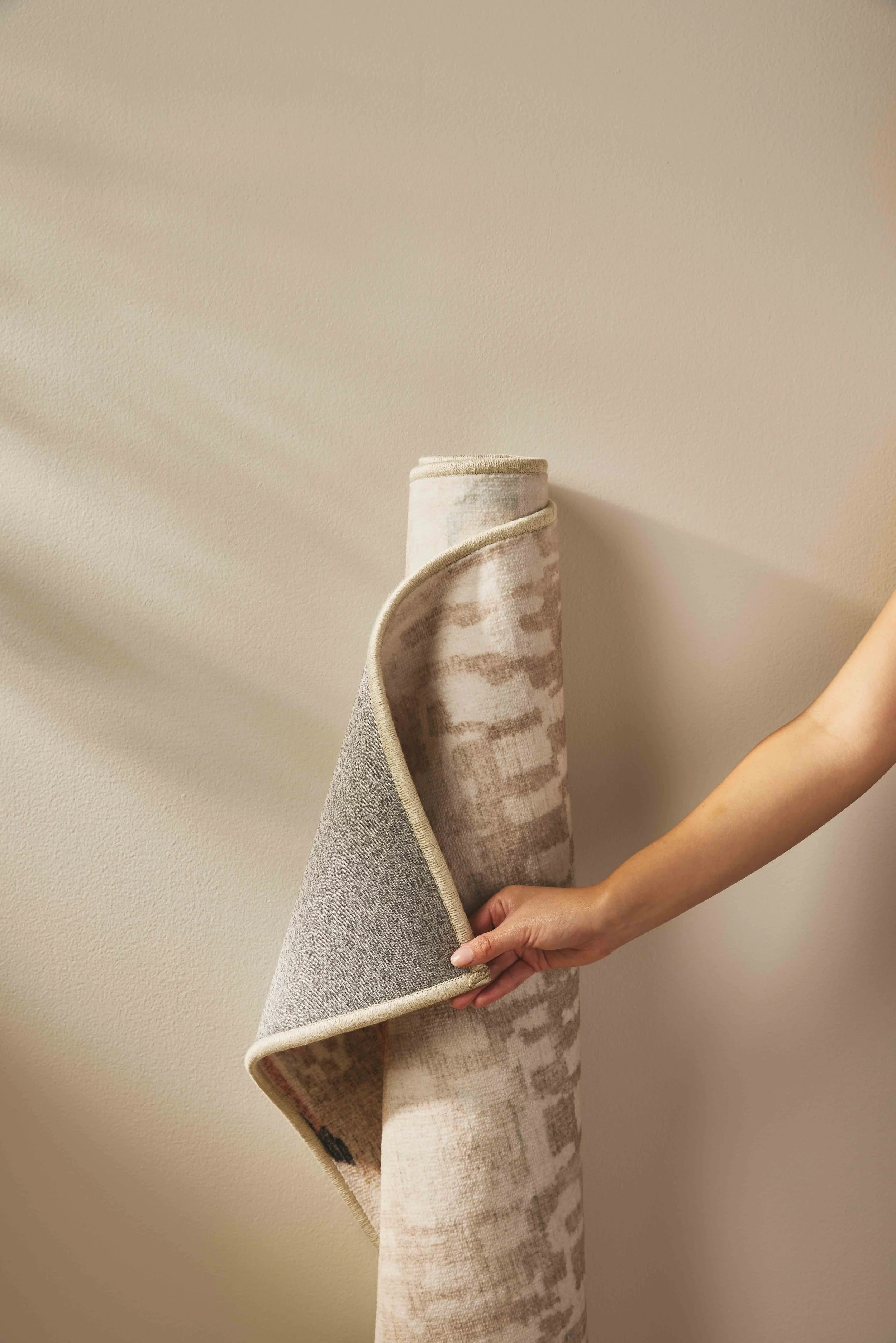 250821BHOM_0352_RUG WALL PEEL_mh_v1.jpg