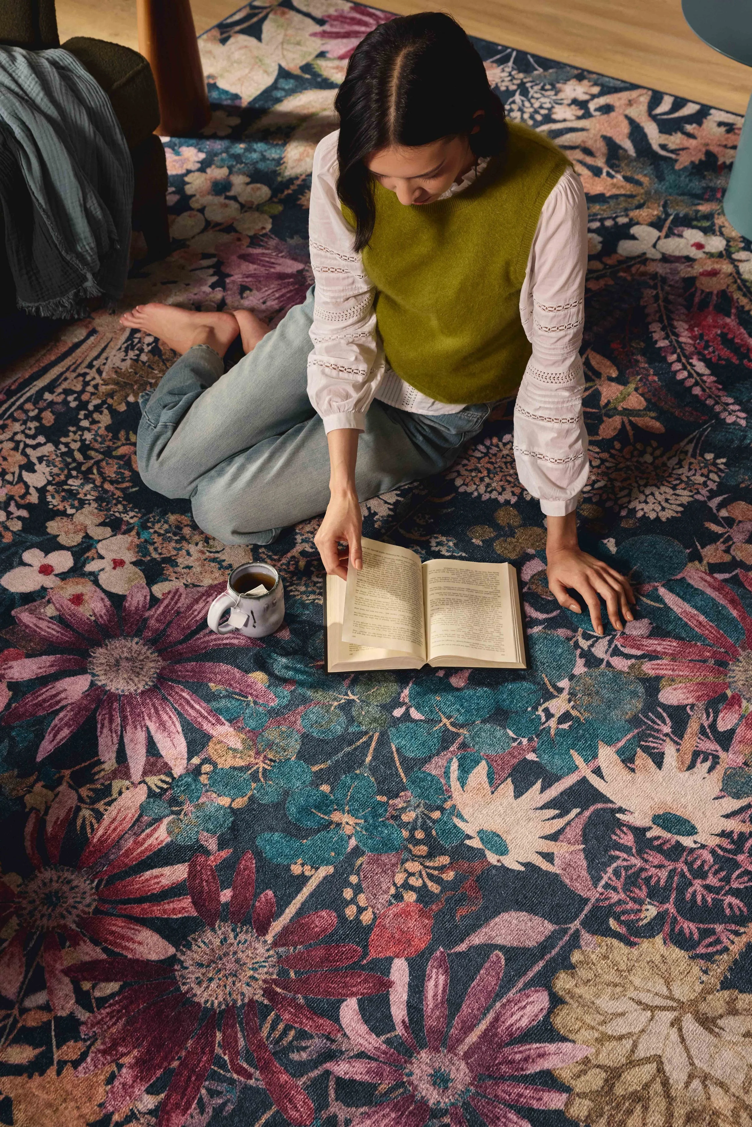 ROOM S-2601BERT-LVR-0424_WOMAN READING.jpg