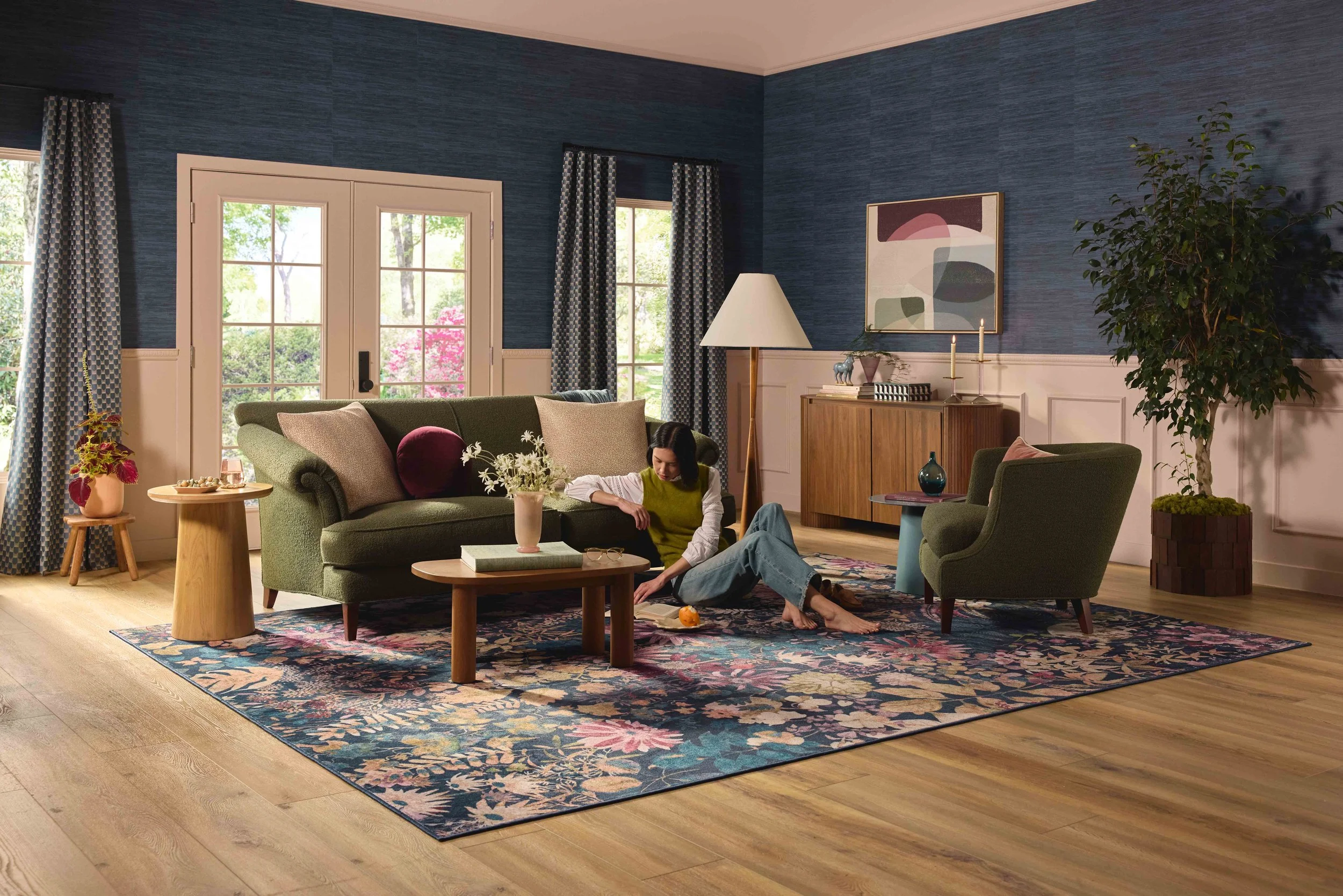 ROOM S-2601BERT-LVR-0537_WOMAN READING.jpg