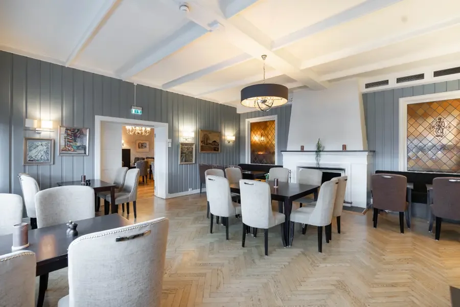 Alexandra dining room.webp