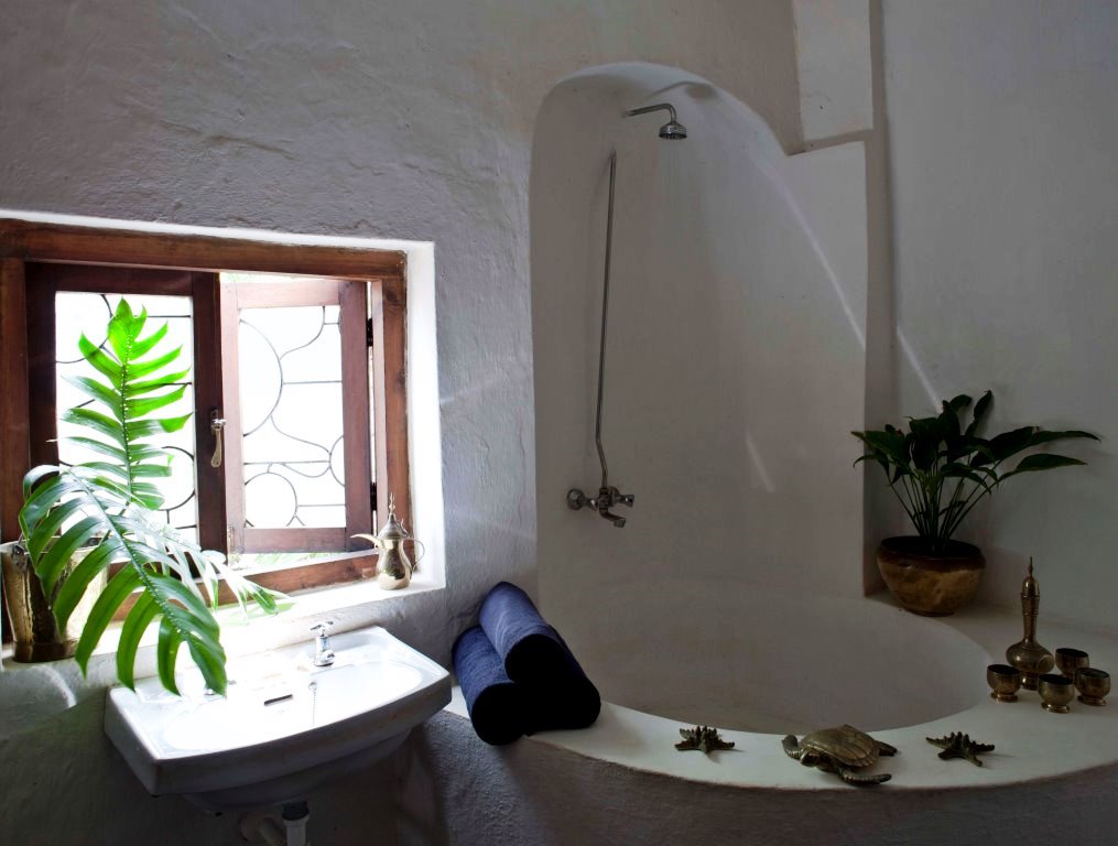 PH MASTER BATHROOM (2).jpg