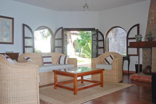 6. Living room 2.jpg