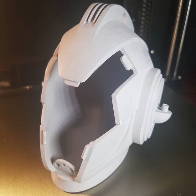 Here's the little container from the timekeepers I made all glued up and primed.

#3dprinting #cyberman #doctorwho #handmade #makersgonnamake