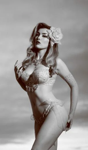 beautiful-burlesque-retro-1127210514.jpg