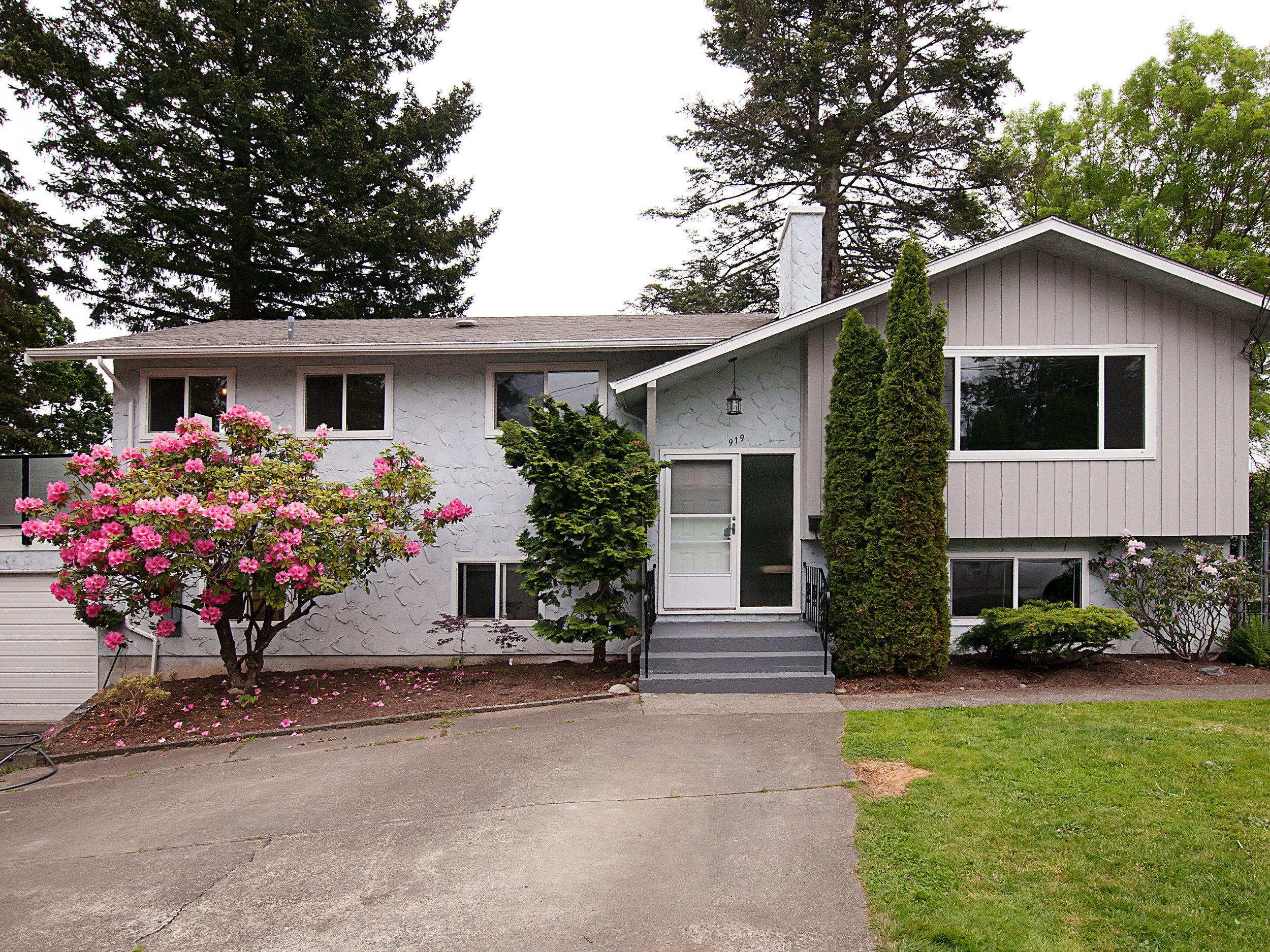 SOLD-919 Garthland Place East