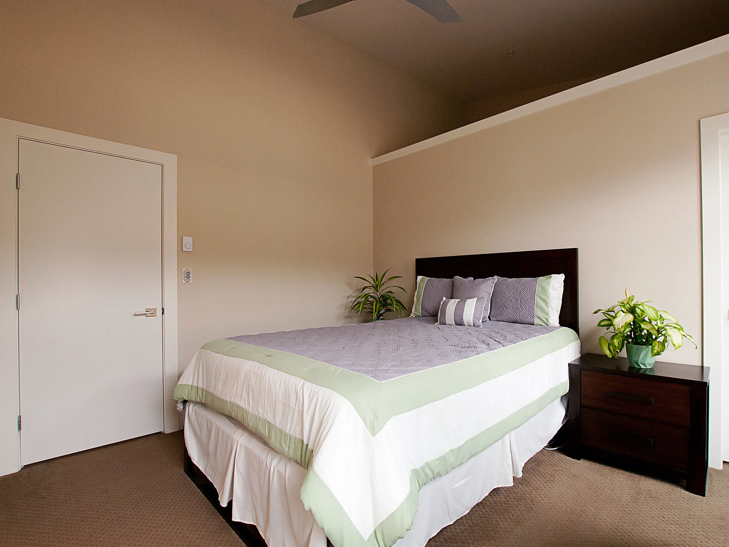 22 235 Island Hwy19.jpg