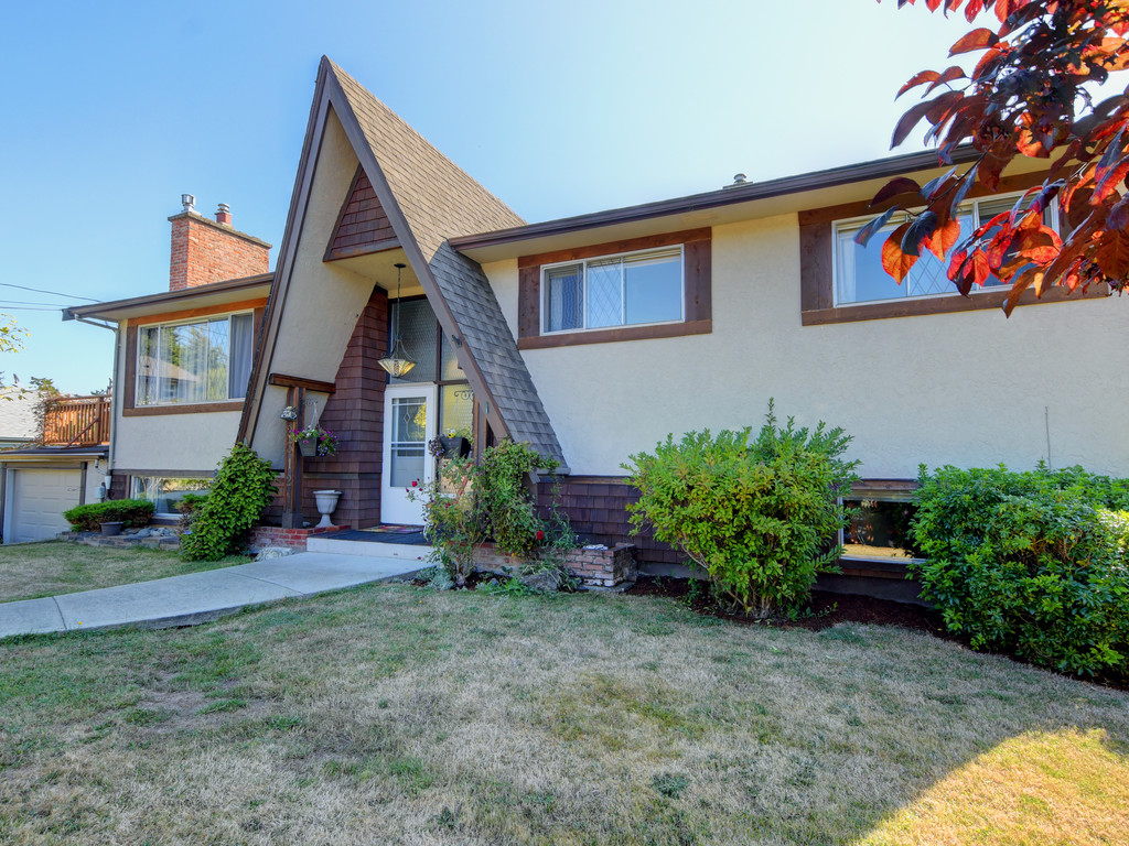 SOLD-2312 Grove Cres.