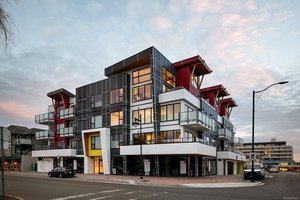 *SOLD* 305-2526 Bevan Ave 