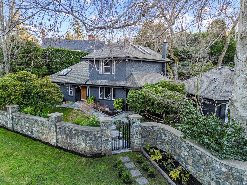 *SOLD*2025 Runnymede Ave