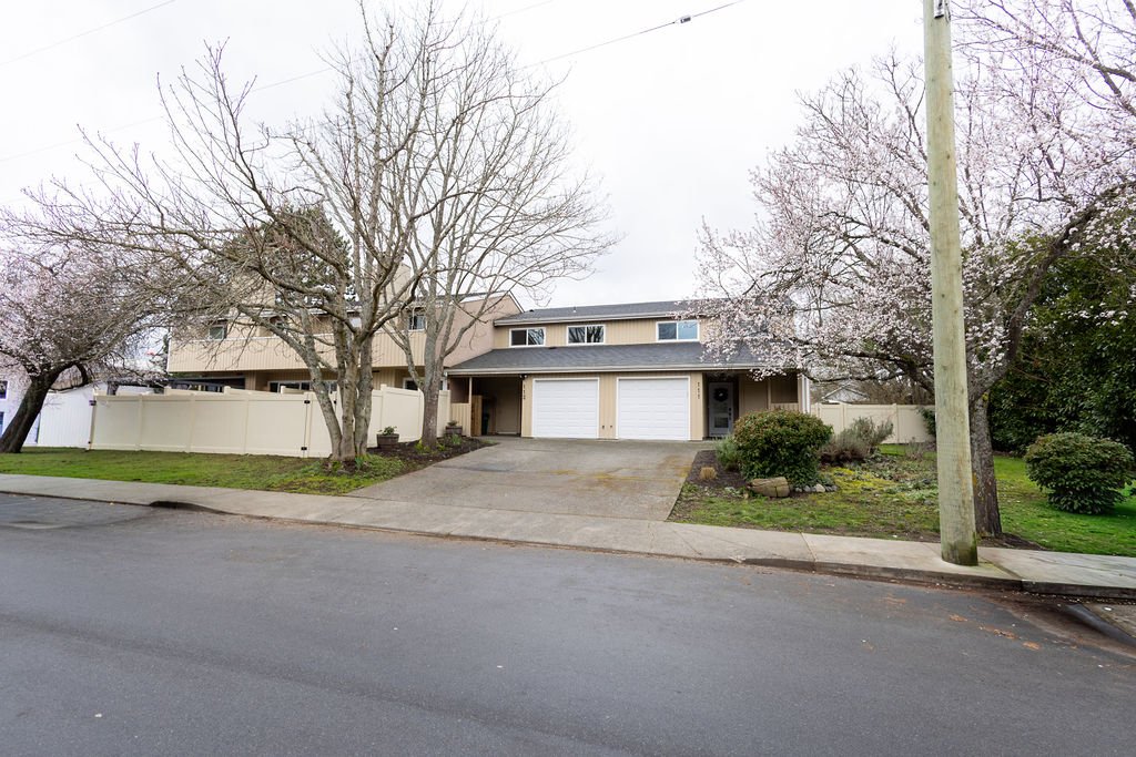 *SOLD*112-3048 Washington Ave