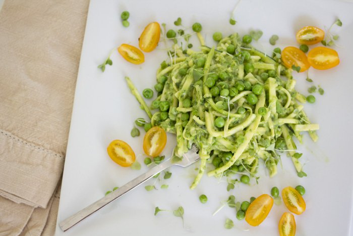 raw zucchini "pasta" with an avocado & pea pesto // raw, vegan